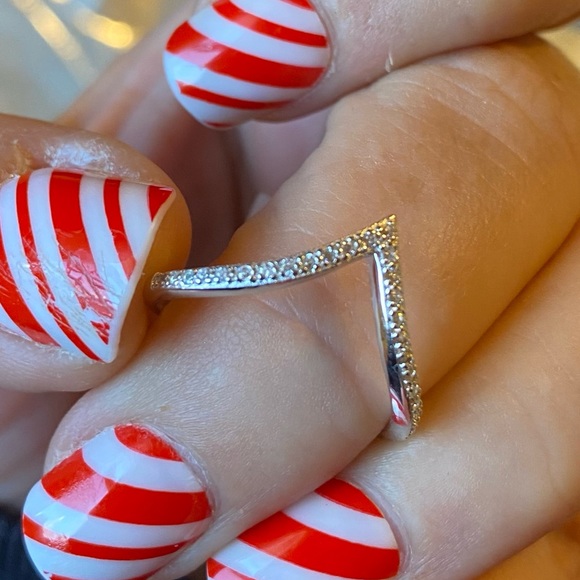 V Shape Chevron cz Stackable - Picture 1 of 5